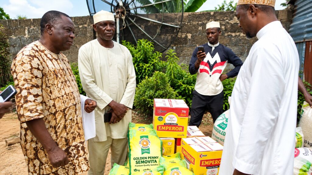 Food and cash relief handover in Magongo